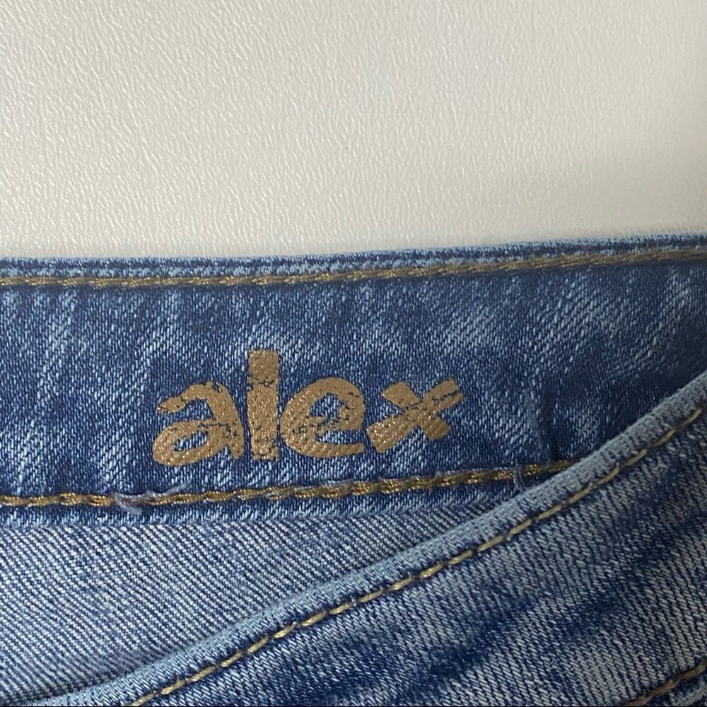 Silver Jeans Co | Alex Denim Capri’s - Picture 5 of 7
